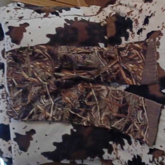REALTREE CAMO, 4 POCKETS, PANTS, KIDS SIZE LARGE. - Picture 4 of 11